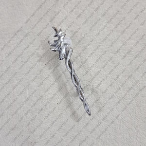 Diseño de cardo contemporáneo Kilt Pin Ciervo anudado con acabado antiguo hecho de cobre - Product Image 1