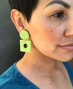 Pendientes de resina hechos a mano para mujeres y niñas joyería de moda de boda de estilo indio clásico con perlas de Javed Handicraft - Product Image 5