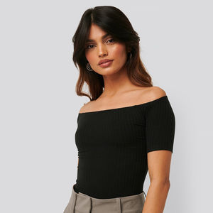 เสื้อยืดผู้หญิงสะพายไหล่ลงเสื้อยืดดีไซน์ใหม่ล่าสุด - Product Image 1