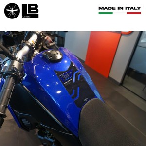 Adesivo Protettivo 3D in Resina Gel Personalizzato per Serbatoio Yamaha Tenere 700 2023 con Logo Moto - Product Image 3
