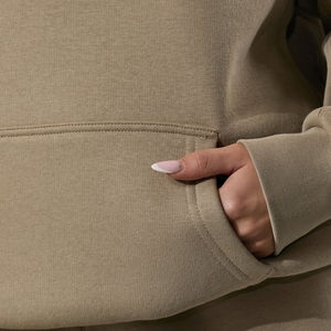 Survêtement personnalisé de qualité supérieure pour femmes, pull à capuche en polaire et pantalon de jogging avec poches, ensemble deux pièces pour vêtements de sport décontractés - Product Image 3