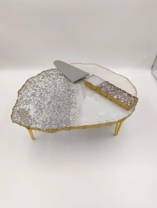 Moderno Soporte para Tartas de Resina Epoxi con Base Metálica Resistente, Exhibición Hecha a Mano para Fiestas, Entretenimiento en el Hogar y Decoración de la Sala de Estar - Product Image 4