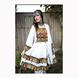 Robes de mariée Kuchi Afghani de haute qualité et magnifiques pour filles, Salwar Kameez de mariée persane, travail de miroir en soie noire pour les Pakhtoon - Product Image 3