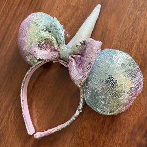 ORTEZAS DE MINNIE CON LICENCIA AL POR MAYOR - Diadema de disfraz colorida para niños - Accesorio para el cabello de unicornio para fiestas de cumpleaños y vacaciones en parques temáticos - Product Image 1