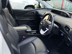 TOYOTA PRIUS PHV (2017) MANO DERECHA sedán híbrido Usado Left Right Hand Drive vehículo usado Hybrid Gasolina Opciones de combustible Coches para la venta - Product Image 3