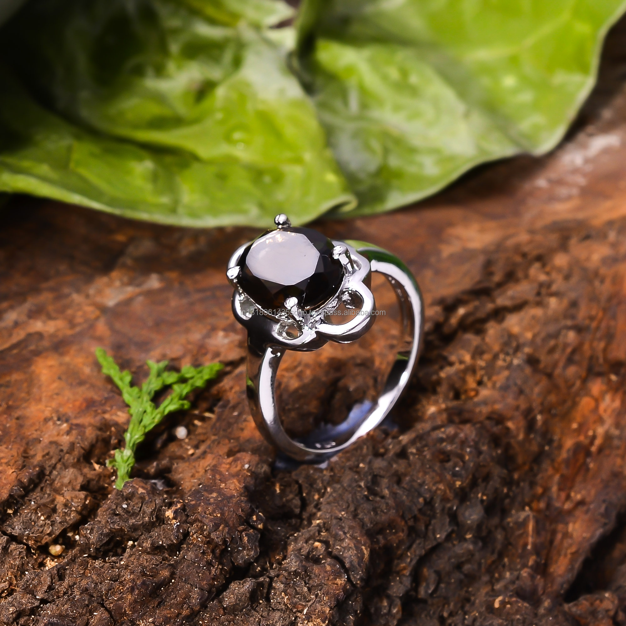 สีน้ำตาล