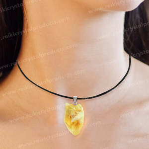 จี้คริสตัลซิทรินธรรมชาติแบบหยาบ - สร้อยคอแบบล็อกเก็ตสำหรับทุกเพศพร้อมหินดิบ - Product Image 3