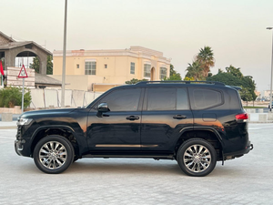 SUV de luxe de taille familiale 2024, transmission automatique, pneus R18, 7 places, toit ouvrant panoramique, capacité tout-terrain, caractéristiques haut de gamme - Product Image 2