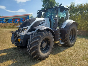 Fournisseur de tracteurs agricoles VALTRA T215 D d'origine - Product Image 2