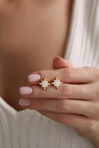 Pendientes de Plata de Ley 925 con Baño de Oro de 14K, Madreperla y Esmalte, Diseño Estrella del Norte, Celestiales para Uso Diario - Product Image 3