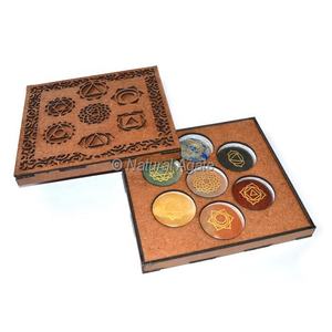 Obtenga un Moderno Juego de 7 Chakras Personalizado con Grabado y Caja de Regalo con Símbolo Hamsa - Product Image 3