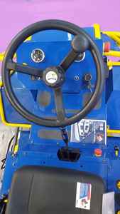 Mode de démarrage électrique de bonne performance Tondeuses à gazon diesel 4WD Tondeuse à gazon avec roues arrière hautes - Product Image 3