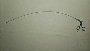 Instrumentos para Cirugía Ósea: Pinza de Agarre Tipo Cocodrilo Flexible Laparoscópica de Acero Inoxidable 5FR X60cm, Set de Instrumentos Eléctricos - Product Image 5