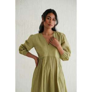 Robe maxi longue à col en V pour femme, couleur vert olive unie, manches courtes, coupe ample, décontractée, été, taille naturelle, lavable, avec poches - Product Image 3