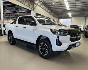 TOYOTA HILUX 4X4 LHD d'occasion 2025 avec faible kilométrage - Product Image 2