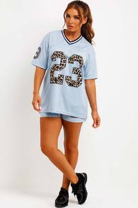 Maillot et short de football américain personnalisé pour femmes, imprimé léopard par sublimation, ensemble streetwear d'été, maillot col en V deux pièces - Product Image 4