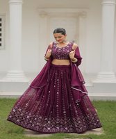 Designer brodé soie Lehenga Choli pour un look festif