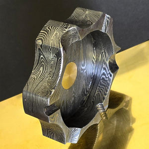 Cenicero de Acero de Damasco de Lujo, Cenicero de Metal Sólido Hecho a Mano, Patrón Único, Accesorio para Fumar, Regalo para Coleccionistas y Decoración - Product Image 6