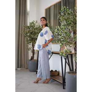 Conjunto Coordinado para Mujer Sea Swirl Blue, 100% Lino, Transpirable, Corte Holgado Informal, Manga Tres Cuartos, Pantalones Cortos hasta el Tobillo, Primavera Verano - Product Image 2