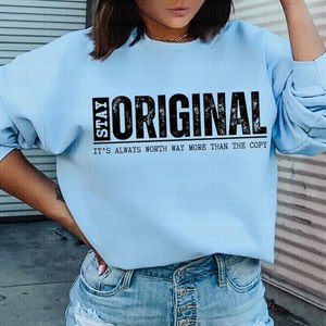 Camiseta de Gran Tamaño con Logotipo Estampado en Caliente para Mujer, Diseño Largo, Suministro de Fábrica OEM/ODM - Product Image 5