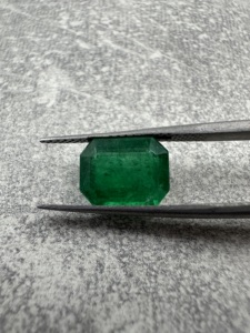 3.69กะรัตพลอยสีเขียวสดใสคุณภาพดีที่สุดจากธรรมชาติ Zambian พลอยโปร่งใสสีเขียวมรกตตัดกะรัตสำหรับการใช้เครื่องประดับ - Product Image 3