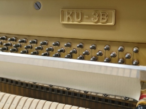 Piano vertical profesional KAWAI KU3B de 88 teclas, estilo clásico japonés, tapa de sonido de madera maciza, teclado usado. - Product Image 6