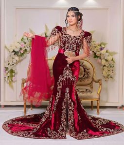 ชุดเดรสคาฟตันสีแดงเข้มตัดปลาของนักออกแบบใหม่ผ้าถักลาย zari dabka สำหรับงานปาร์ตี้-สวมใส่และงานแต่งงาน = 2024 - Product Image 1