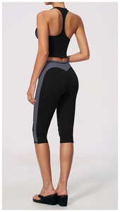 Ensemble de yoga 2 pièces personnalisé 2026 : Crop top noir à col halter et leggings taille haute mi-mollet, sans couture, extensible dans les quatre sens, tenue de sport - Product Image 4