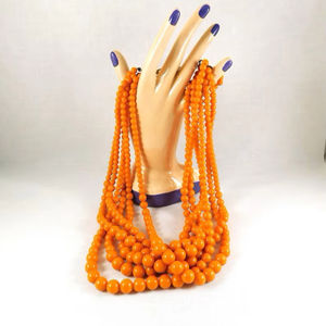 Collares de resina hechos a medida hechos con cuentas de resina ideales para diseñadores de joyas y accesorios de moda por Crescent Crafts - Product Image 1