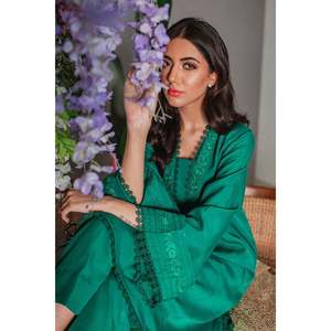 Robe en satin vert printemps - Product Image 3