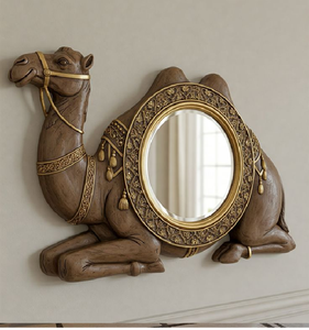 Miroir de sol fantaisiste en forme de girafe avec une finition métallique rustique imitation bois. Disponible à prix de gros. - Product Image 4