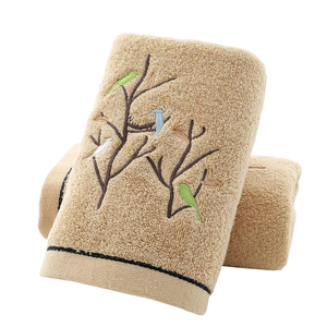 Serviette de bain de luxe de couleur unie broderie imprimée personnalisée grandes serviettes éponge tricotées de haute qualité pour les adultes à séchage rapide - Product Image 4
