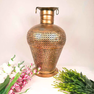 Florero de Metal de alta calidad de latón AK, florero de suelo atractivo con acabado antiguo dorado para decoración de restaurante/acento de decoración de deshierbe - Product Image 6