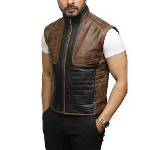 Bolsillos para chaleco de cuero de motocicleta en la parte delantera con cremallera y botones de presión también dentro del forro de satén utilizado en el chaleco por Mono Rider - Product Image 6