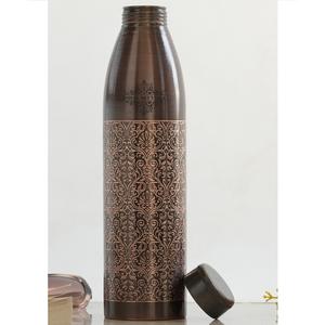 IndianArtVilla Botella de cobre puro con diseño antiguo en relieve oscuro con beneficios ayurvédicos, vasos y almacenamiento-900 ML - Product Image 4
