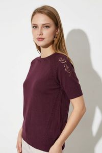 Venta al por mayor del fabricante: Top de punto de manga corta para mujer, color ciruela, cuello redondo, de algodón y acrílico, para verano, con detalle de hombros calados. - Product Image 2