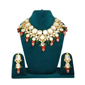 Ensemble de collier Kundan rouge à clous et ornements, plaqué or, pour les occasions de mariage - Product Image 2