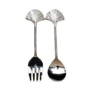 Ensemble élégant de serveurs à salade en acier inoxydable, vaisselle de cuisine contemporaine - Product Image 1