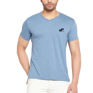 T-shirts décontractés pour hommes avec tissu respirant, coupe confortable et col en V, design d'inspiration urbaine pour hommes - Product Image 1