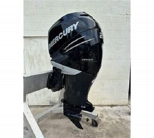 Moteur hors-bord essence 4 temps 6 cylindres Mercury Verado 275HP 2006, état neuf, avec arbre de 25 pouces, eau douce - Product Image 1