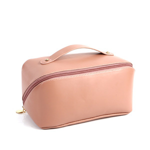 Nueva llegada, bolsa de maquillaje de moda con cremallera y diseño de letras, de piel sintética de alta calidad, bolsa de cosméticos portátil grande para viajes. - Product Image 5