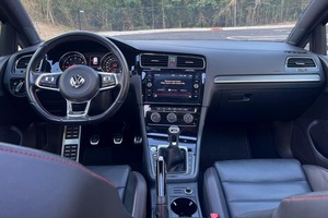 Volkswagen GTI SE 2018 Usado en Buen Estado, Transmisión Manual de 6 Velocidades - Product Image 3