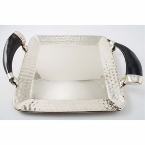 Plateau de service rond en métal de style nordique moderne, plaque décorative martelée avec poignées en corne noire pour table basse et réception de fête - Product Image 5