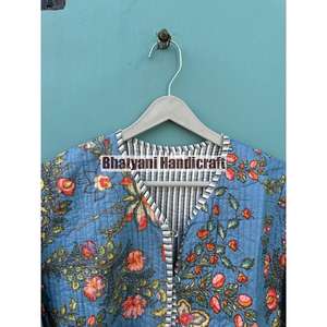 Chaqueta estilo bohemio de algodón con estampado de bloques acolchados hechos a mano para mujeres indias abrigo con botones transpirables para invierno y otoño - Product Image 2