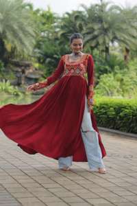 Calidad de exportación India Estilo moderno Último diseñador Use vestido de rayón con Kutchi Gamthi Work Mujer Fabricación de moda de la India - Product Image 3