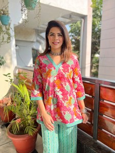 Nouvel ensemble de pyjama coordonné en coton floral pour femme - Respirant et à séchage rapide, pyjama d'été avec taille élastique - Product Image 5