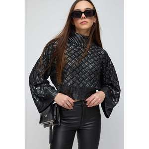 เสื้อครอปสตรีลำลองพิมพ์ลาย ระบายอากาศได้ดี ผ้าถักแบบไม่ทอ ลายถักแบบเคเบิล สำหรับฤดูหนาวและฤดูใบไม้ร่วง ตกแต่งด้วยลายทางและกระดุม สไตล์คลับ - Product Image 2