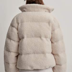 Chaqueta acolchada Sherpa de alta calidad para mujer, chaqueta suave y aislada para protección contra el frío - Product Image 6