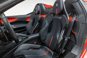 2022 Lujoso Auto Híbrido Convertible SF90 Spiders con Motor de Ocho Cilindros de 4.0L, Tracción en las Cuatro Ruedas Automática, Bajo Kilometraje, Volante a la Izquierda - Product Image 3