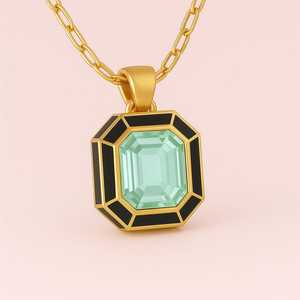 Pendentif en forme d'émeraude de laboratoire unisexe en or 14 carats avec émail plaqué or, cadeau d'anniversaire pour hommes et femmes - Product Image 4